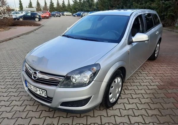 Opel Astra cena 13600 przebieg: 174000, rok produkcji 2010 z Ustroń małe 106